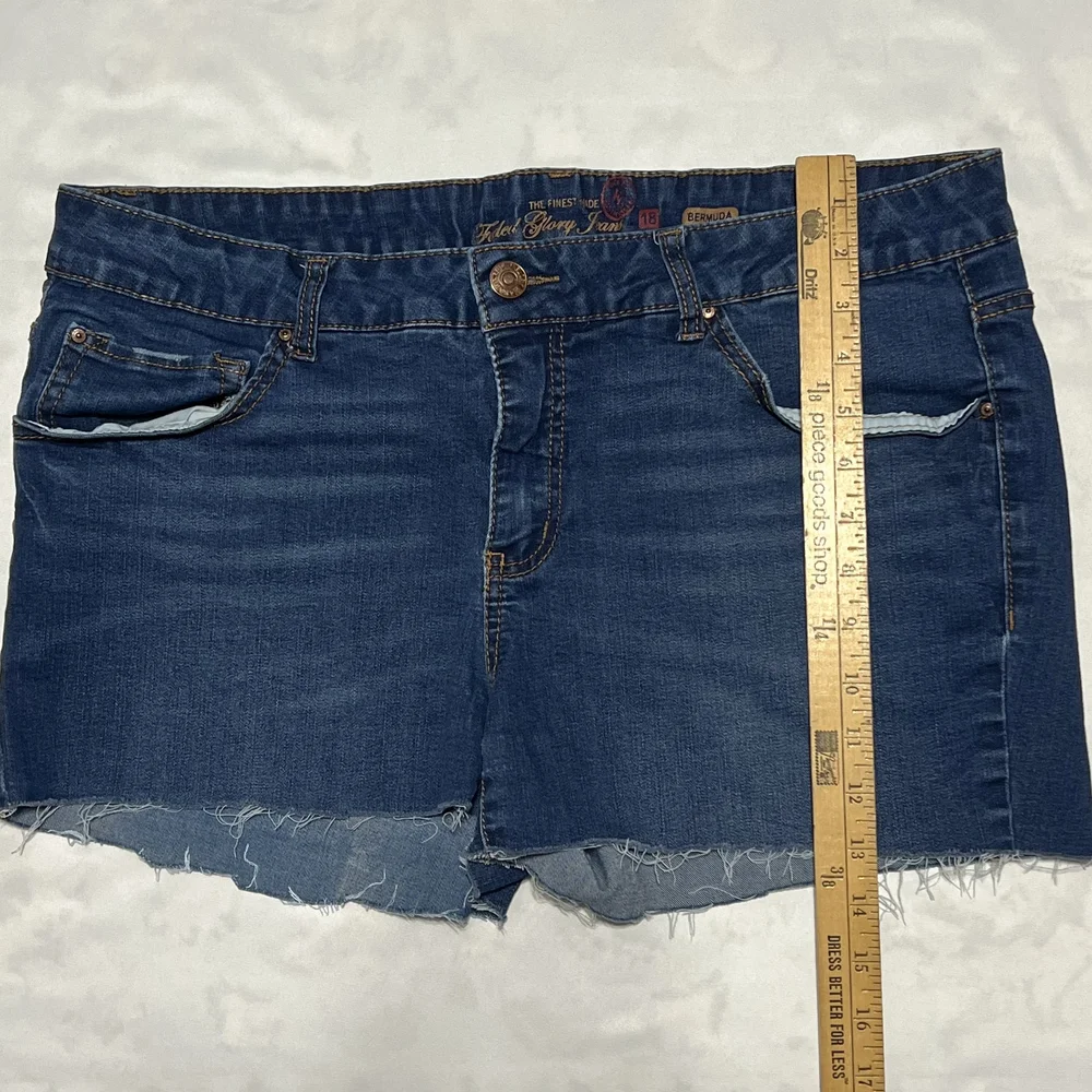 Faded Glory Womens Bermuda Jean Shorts Blue Denim Raw Hem Size 18 Stretch Cutoff